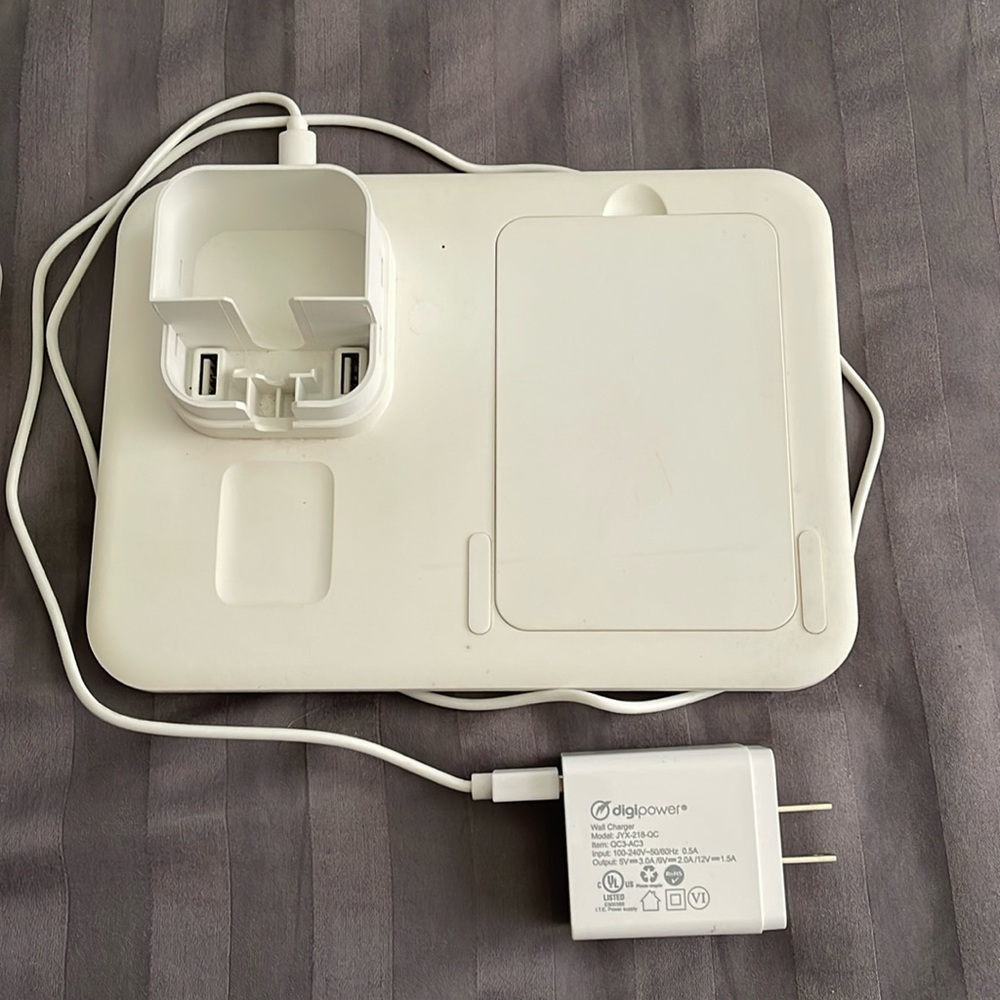Multi charger for Apple Watch, phone and iPods
